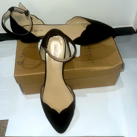 Black fabric. Indigo rd. 8 1/2. Flat - Picture 2 of 4